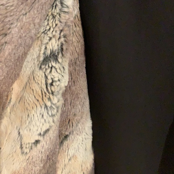 Women’s Faux Fur Vest - Picture 3 of 7